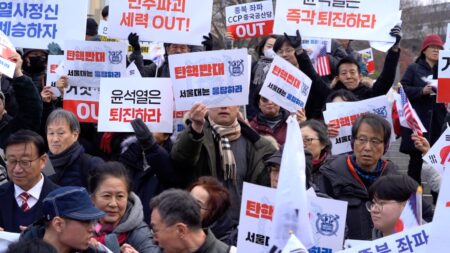 서울대서 탄핵 찬반 맞불 집회…“시진핑 자료실 폐쇄” 목소리도